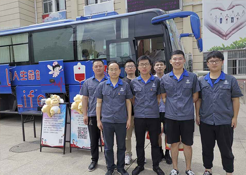 “爱的传递 从卷起袖子开始”